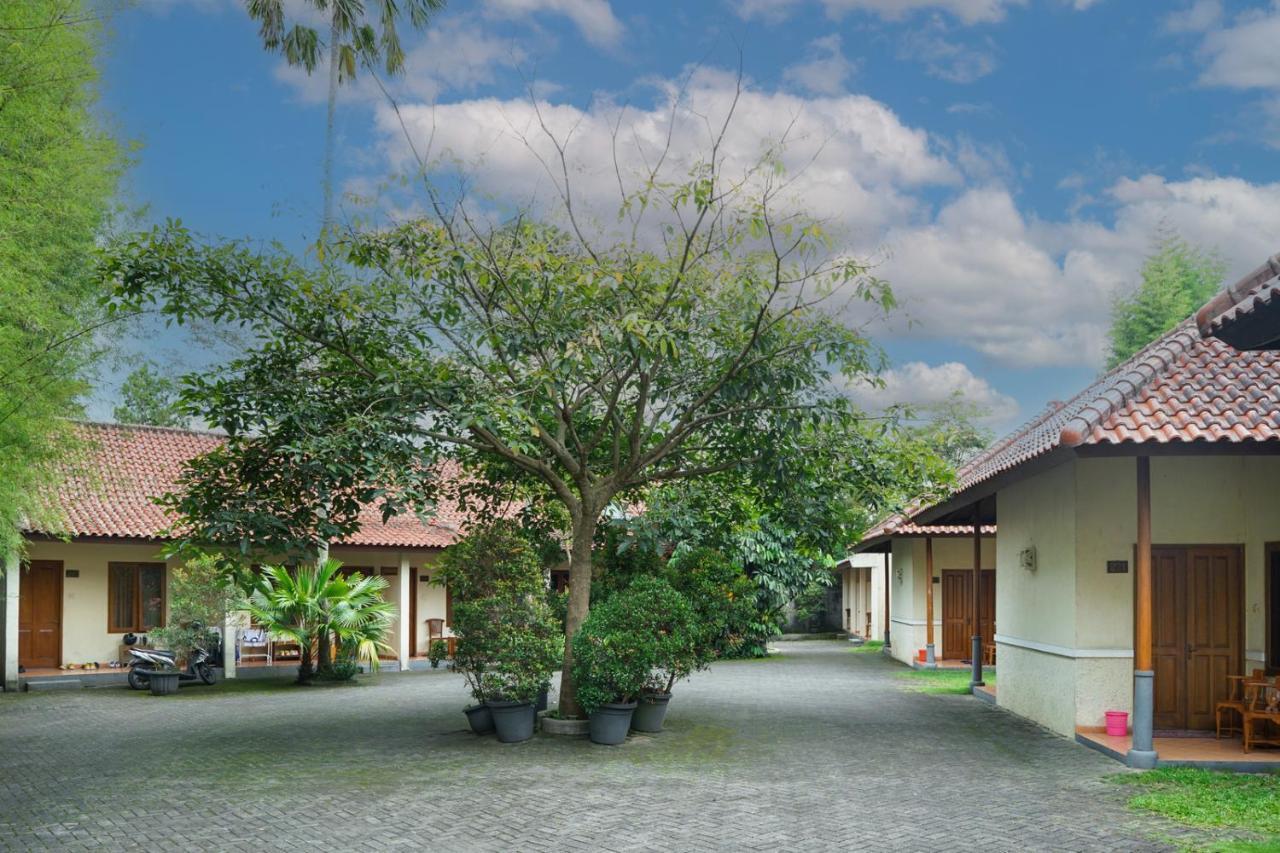 Front One Resort Indraloka Temanggung ภายนอก รูปภาพ