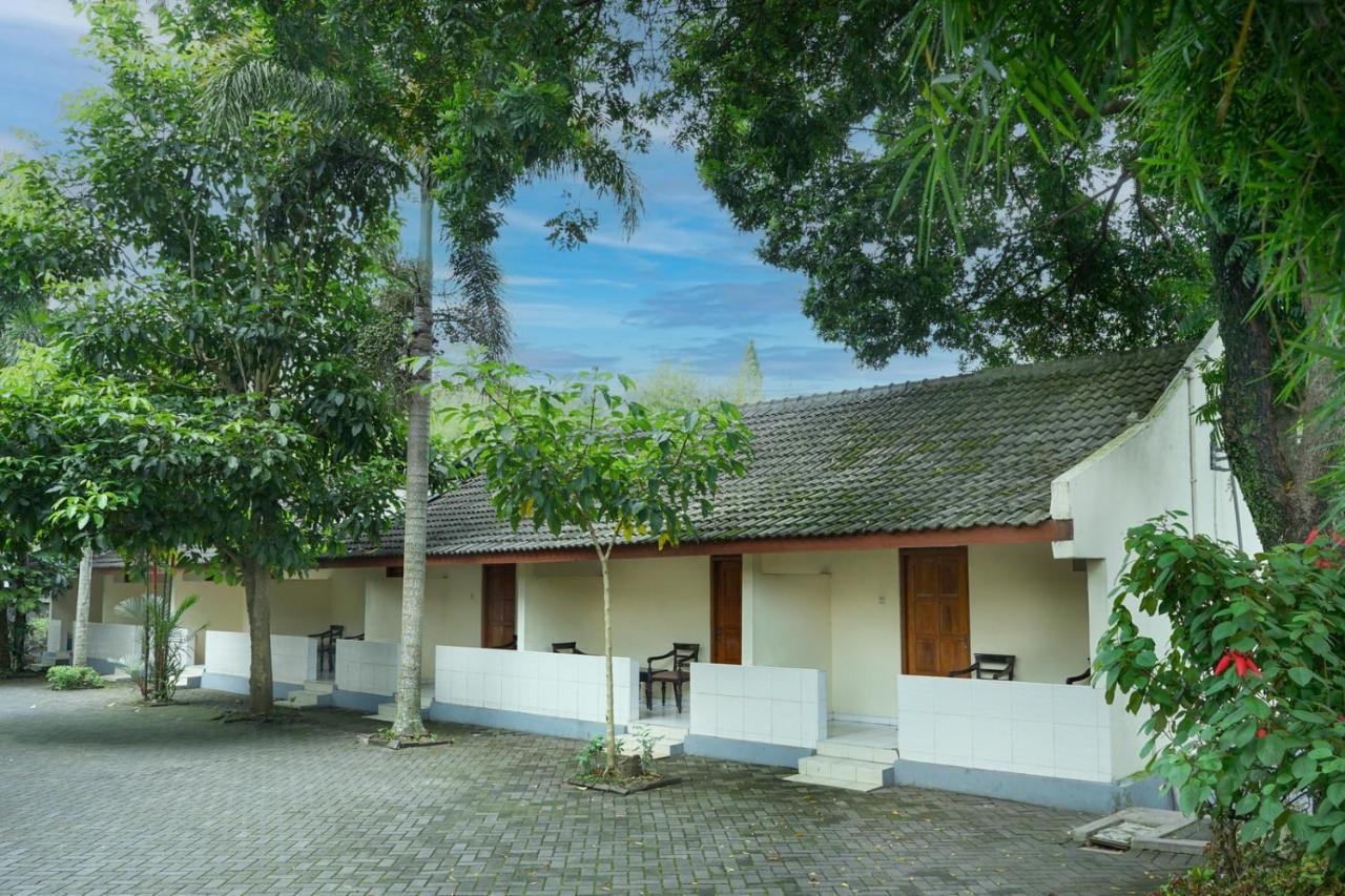 Front One Resort Indraloka Temanggung ภายนอก รูปภาพ
